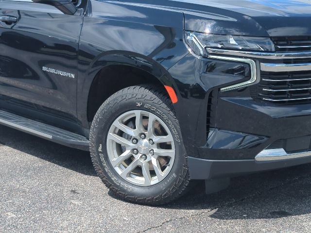 Used 2022 Chevrolet Suburban LT AWD/4WD image 2