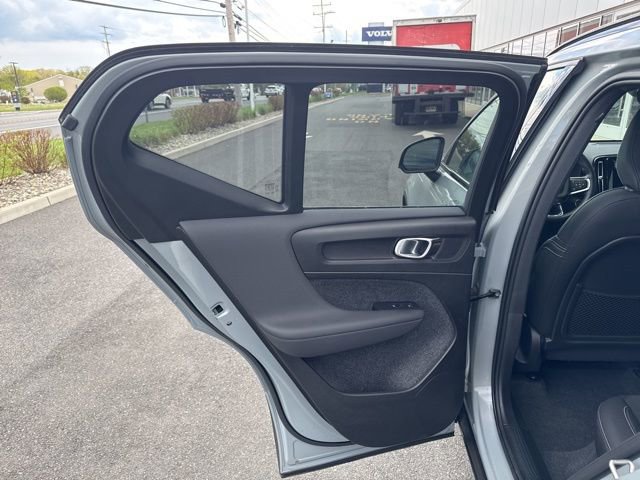 Certified 2025 Volvo XC40 B5 Plus AWD/4WD image 16