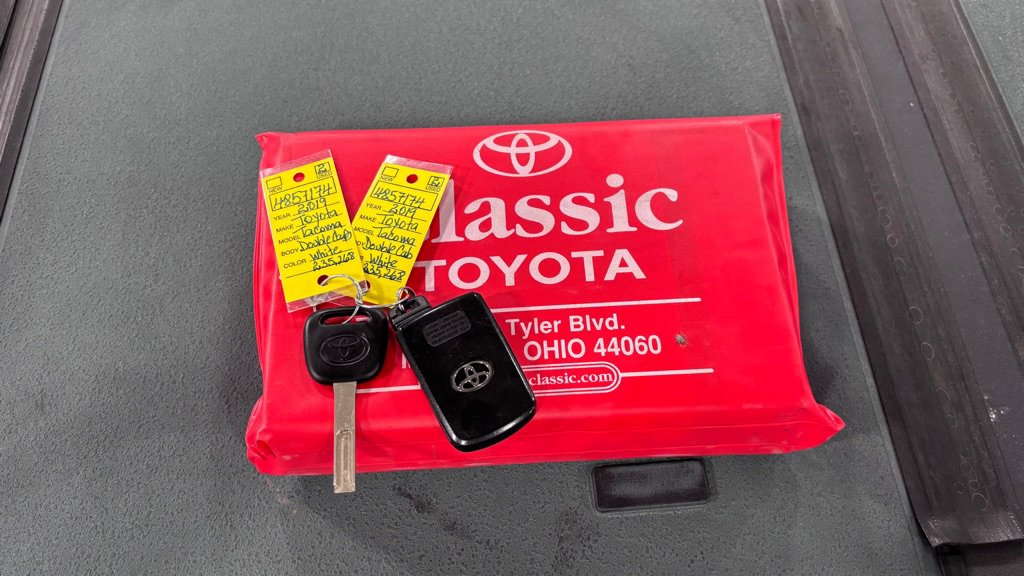 Used 2019 Toyota Tacoma TRD Sport AWD/4WD image 34