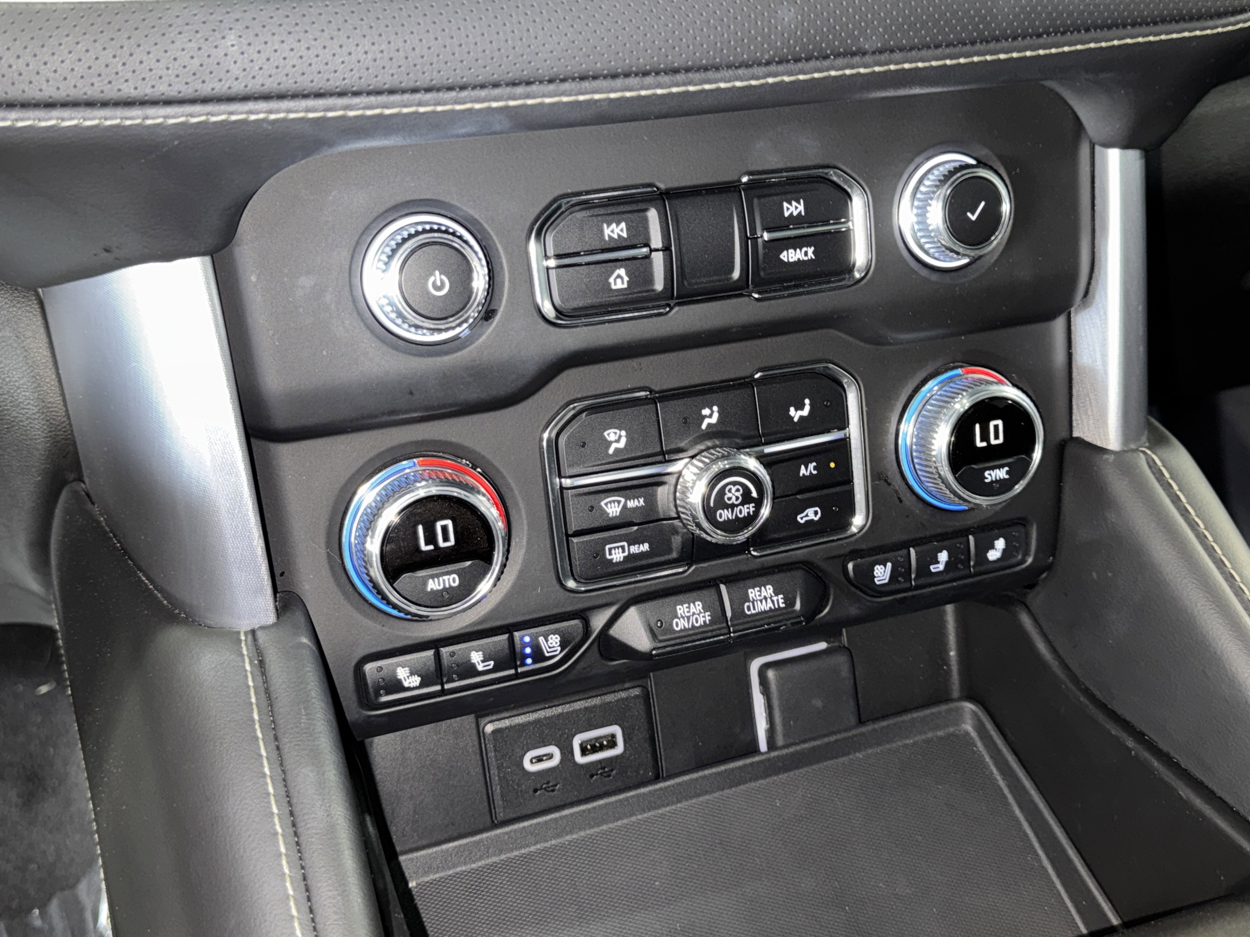 Used 2023 GMC Yukon SLT w/ SLT Premium Package AWD/4WD image 31