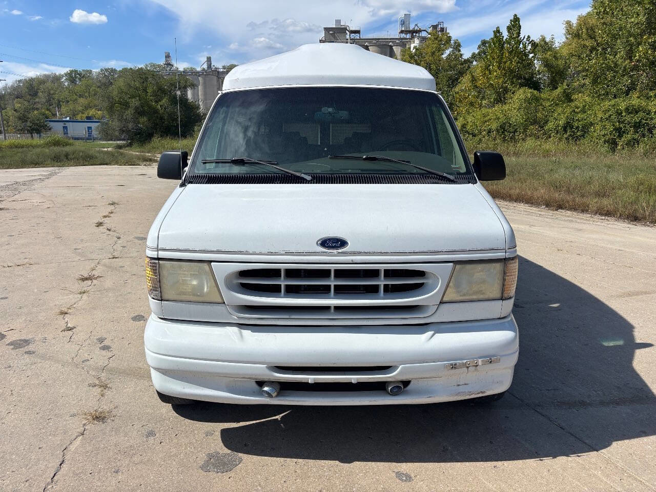 Used 1999 Ford E-250 and Econoline 250 RWD image 3