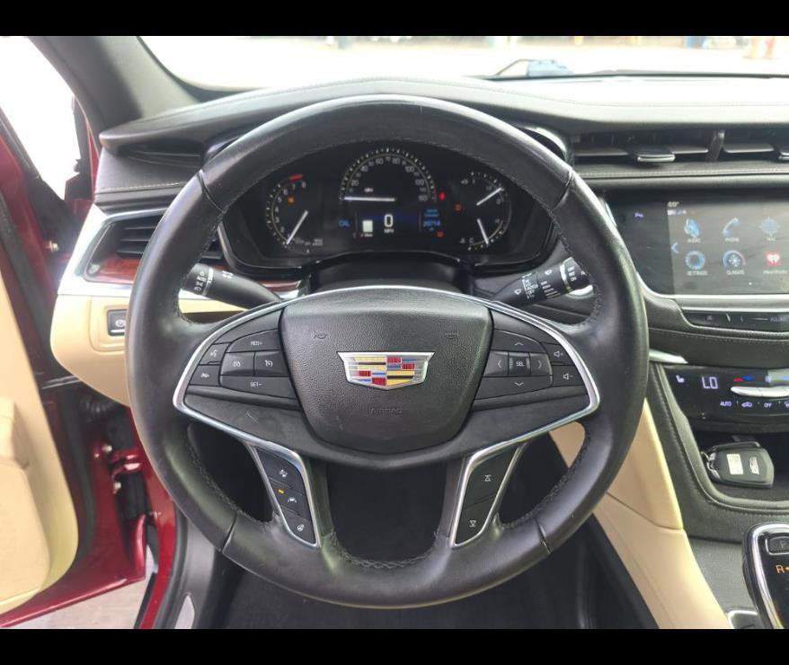 Used 2018 Cadillac XT5 Luxury w/ Driver Awareness Package FWD image 4