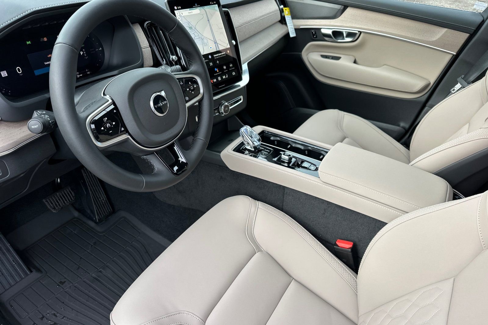 New 2026 Volvo XC90 T8 Plus w/ Protection Package Premier image 9