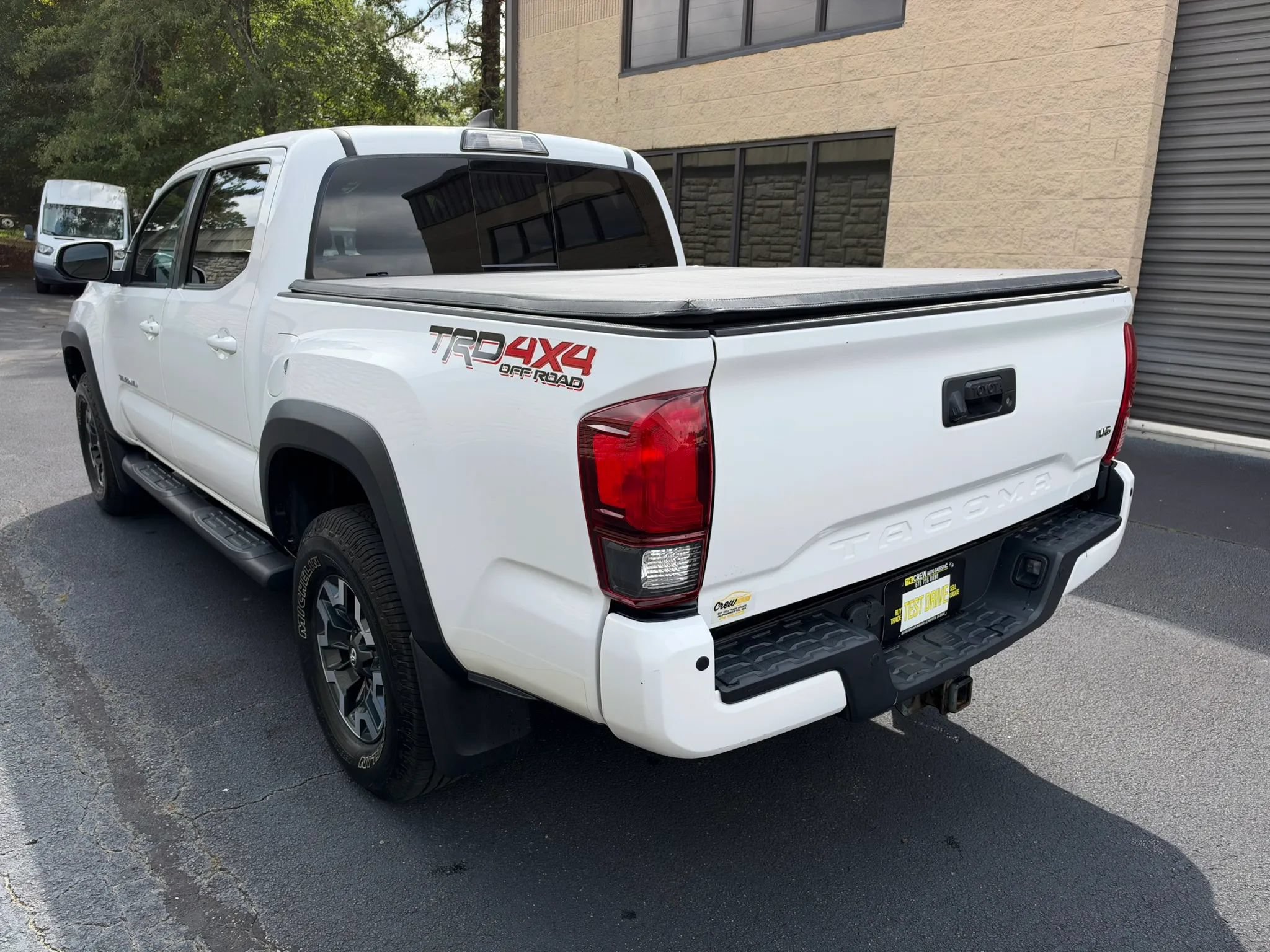 Used 2019 Toyota Tacoma TRD Off-Road w/ Technology Package AWD/4WD image 8