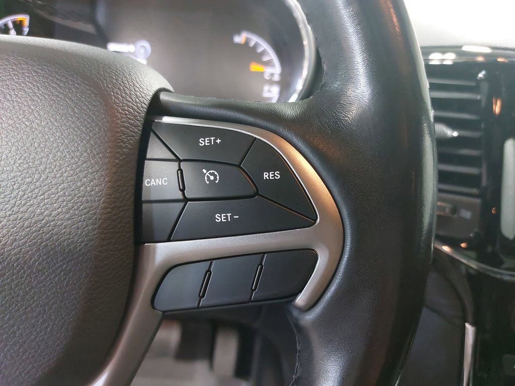 Used 2019 Jeep Grand Cherokee Altitude AWD/4WD image 17