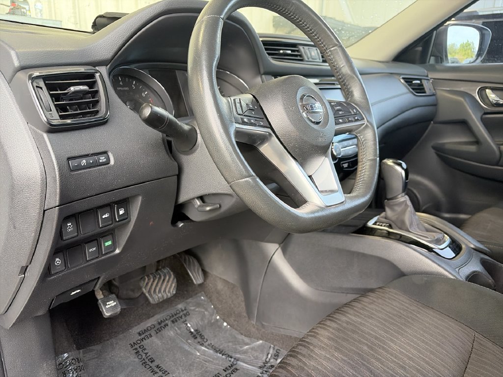 Used 2018 Nissan Rogue SV w/ Premium Package FWD image 12