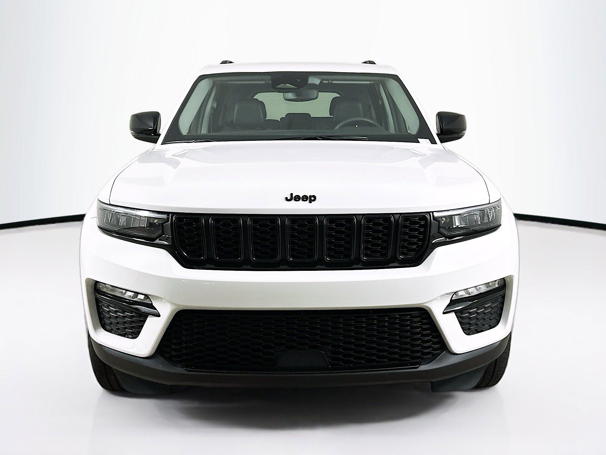 Used 2023 Jeep Grand Cherokee Limited w/ Black Appearance Package image 2