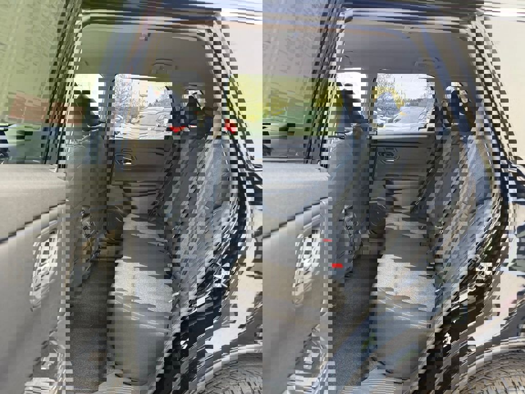 Used 2024 Nissan Rogue SV image 15