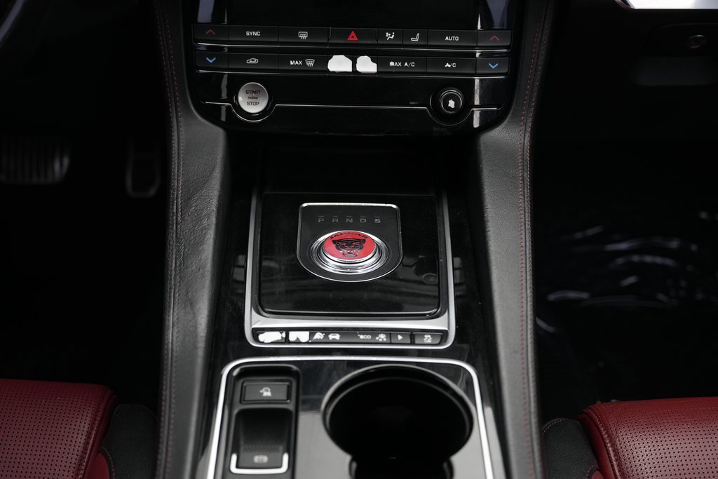 Used 2017 Jaguar F-PACE R-Sport image 44