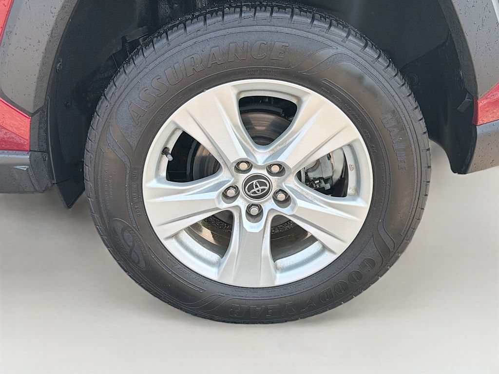 Used 2021 Toyota RAV4 XLE w/ XLE Grade Weather Package AWD/4WD image 34