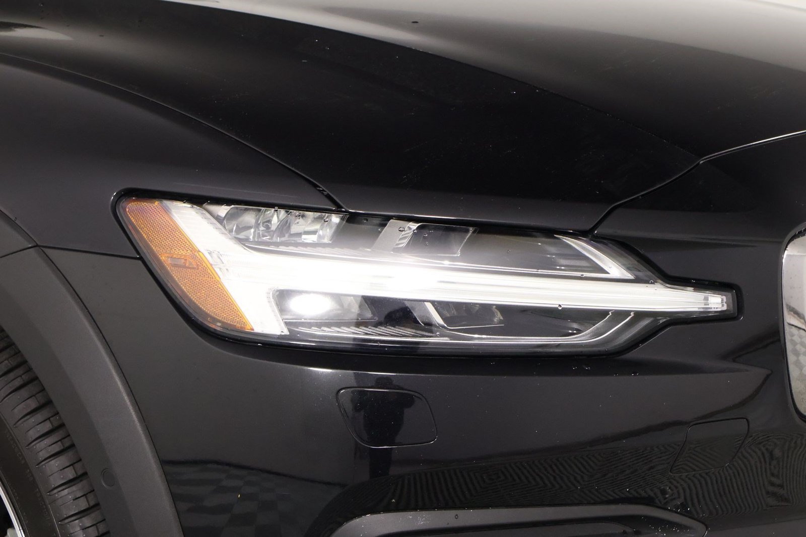 Certified 2024 Volvo V60 B5 Cross Country Ultimate w/ Protection Package Premier AWD/4WD image 26