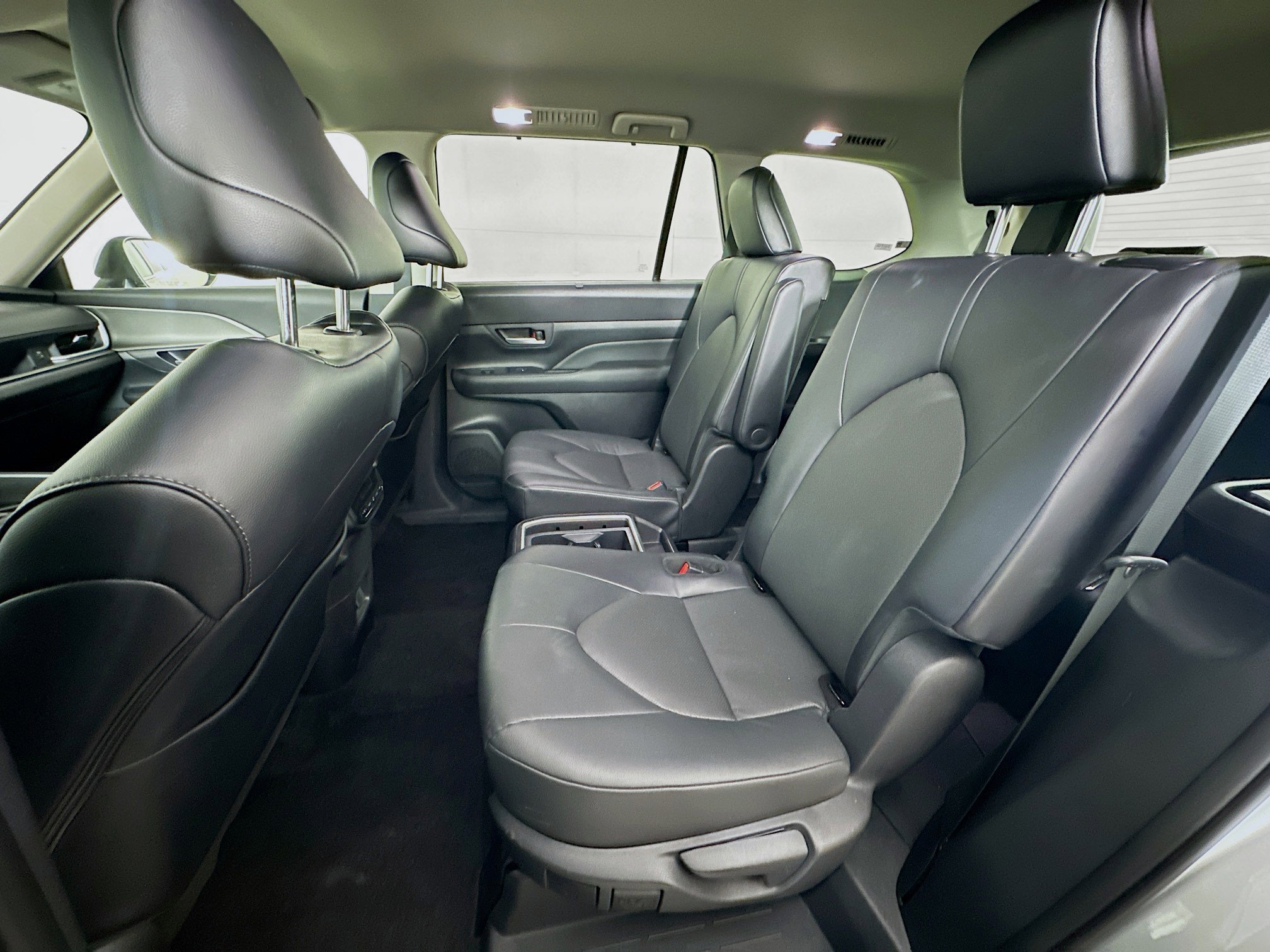 Used 2025 Toyota Grand Highlander AWD image 27