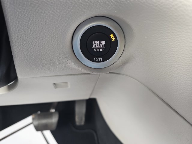 Used 2024 Chrysler Pacifica Touring-L FWD image 19