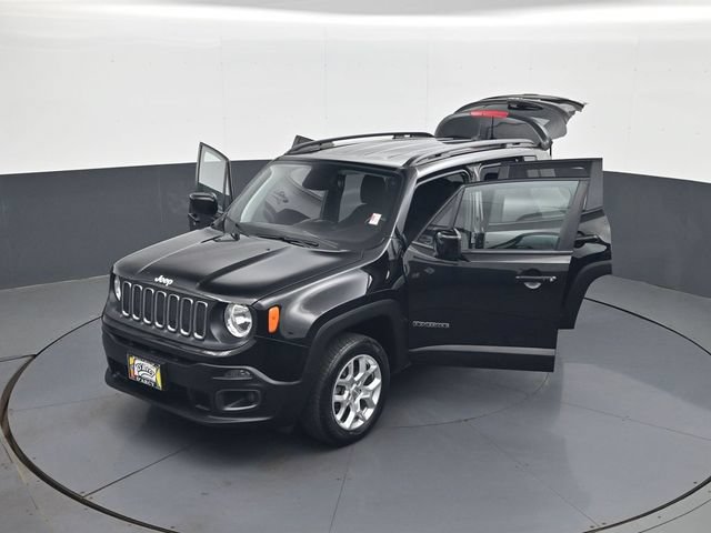 Used 2018 Jeep Renegade Latitude w/ Cold Weather Group AWD/4WD image 30
