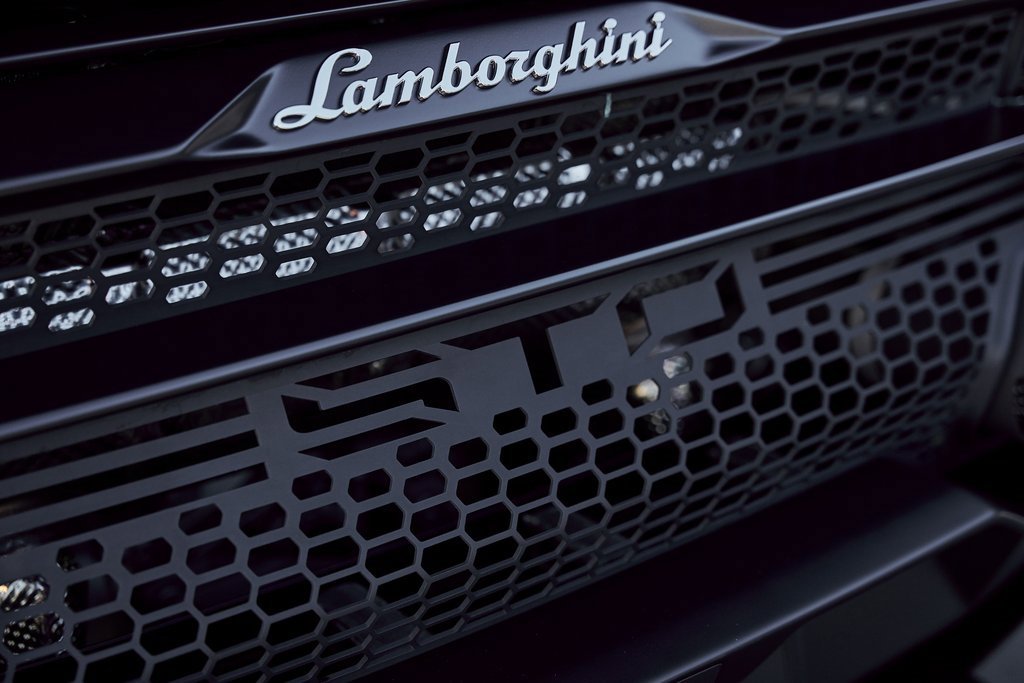 Used 2024 Lamborghini Huracan STO image 17