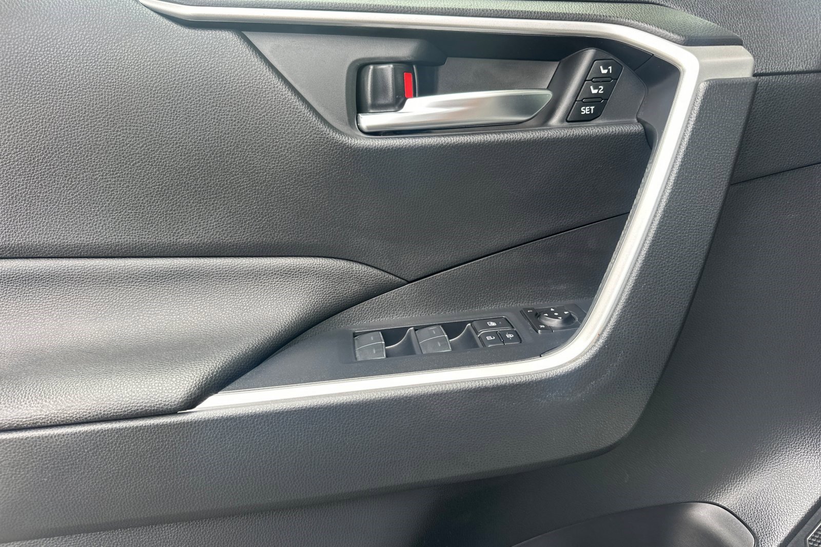 Used 2023 Toyota RAV4 XLE Premium AWD/4WD image 12