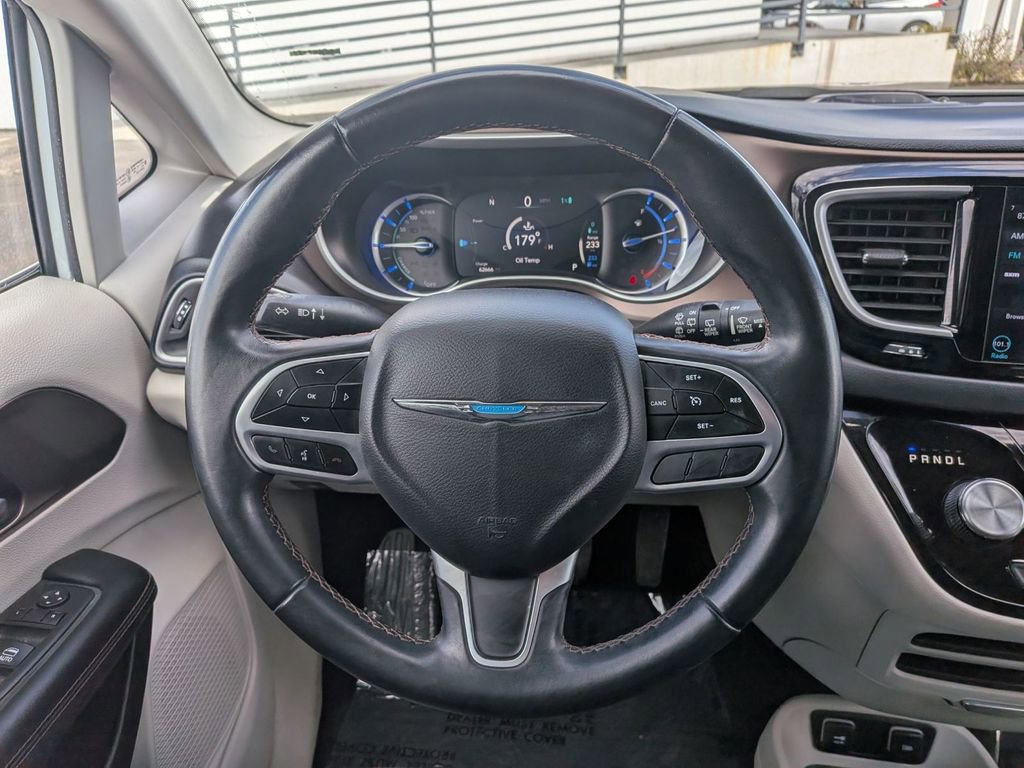 Used 2018 Chrysler Pacifica Touring-L FWD image 19