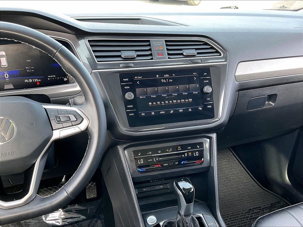 Used 2024 Volkswagen Tiguan SE image 17