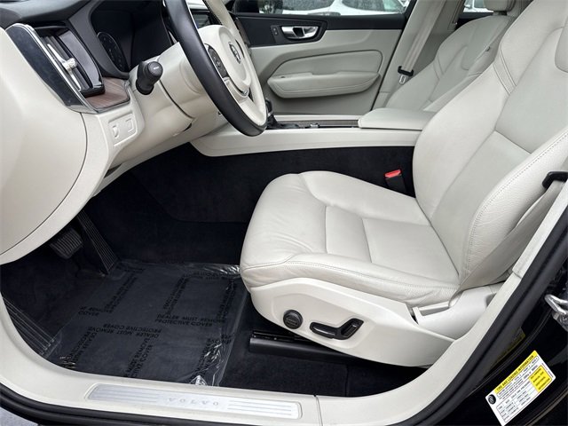 Used 2021 Volvo XC60 T5 Momentum w/ Climate Package image 17