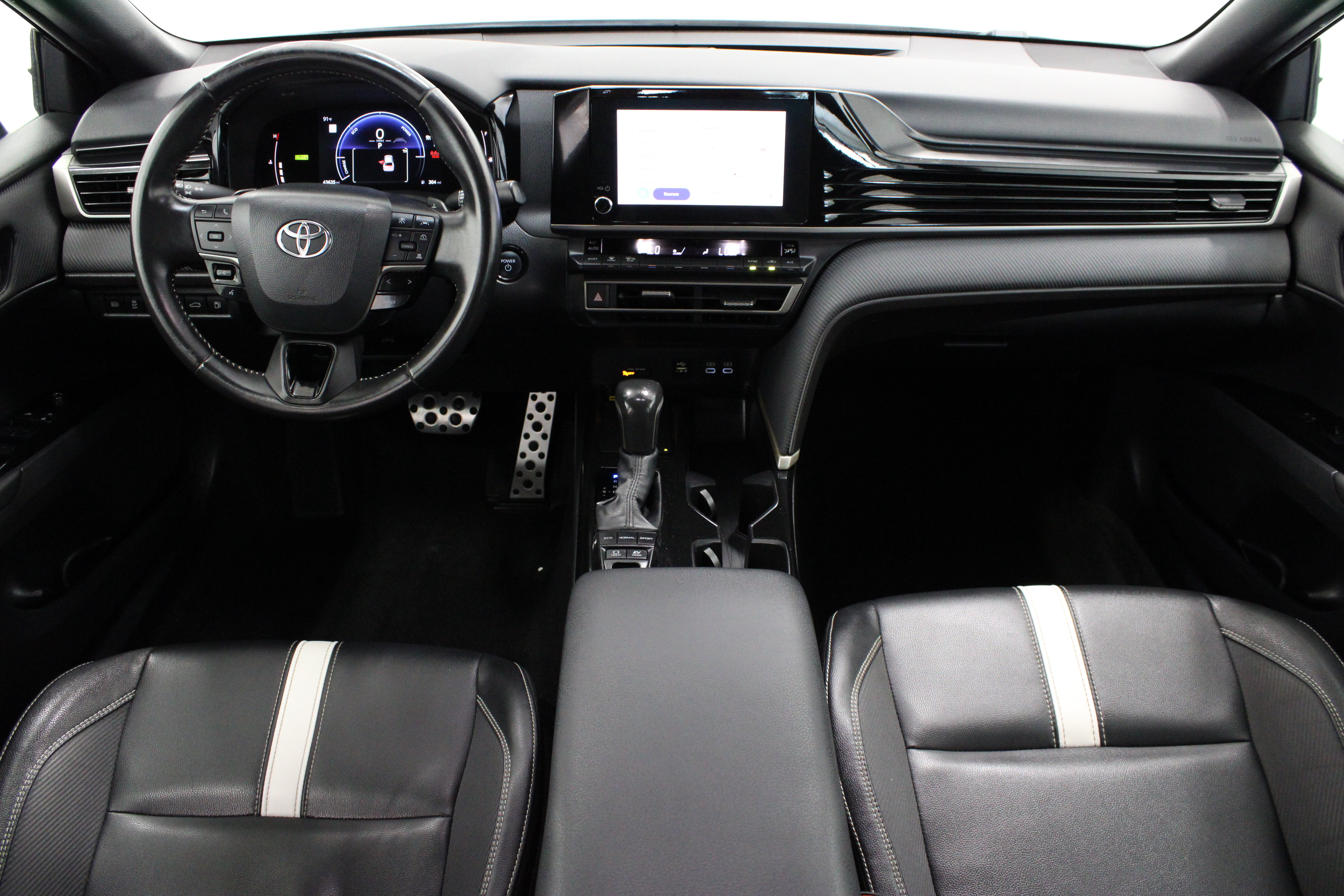 Used 2025 Toyota Camry SE FWD image 29