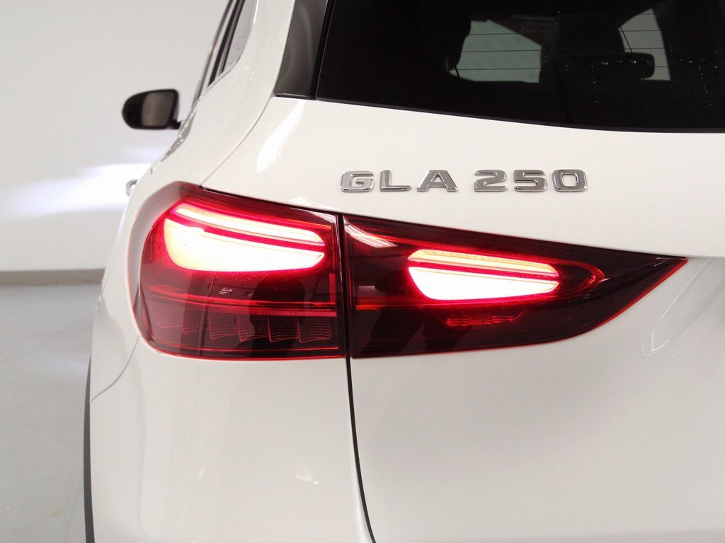 Certified 2025 Mercedes-Benz GLA 250 4MATIC image 11