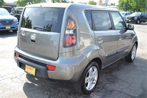 Used 2010 Kia Soul + FWD image 7