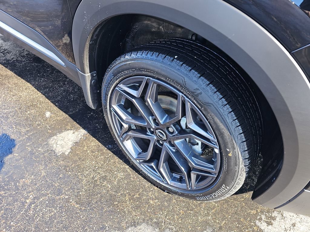 Used 2025 Nissan Kicks SR image 12