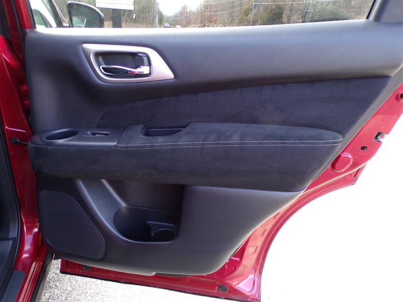 Used 2016 Nissan Pathfinder SV image 25