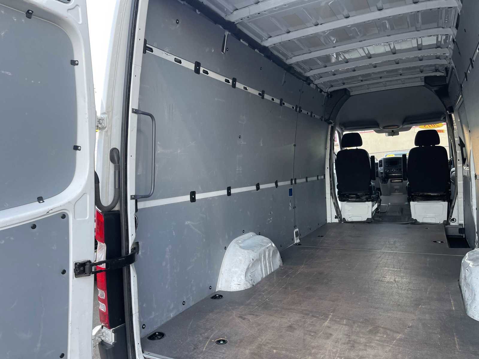 Used 2015 Freightliner Sprinter 2500 image 10