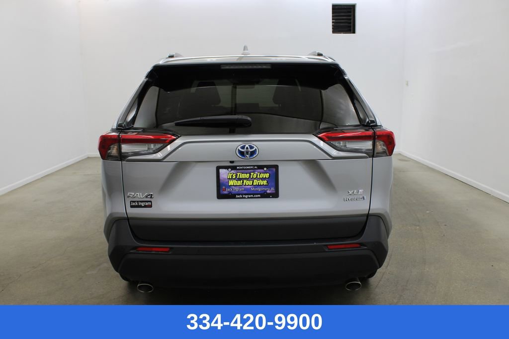 Used 2022 Toyota RAV4 XLE Premium image 3