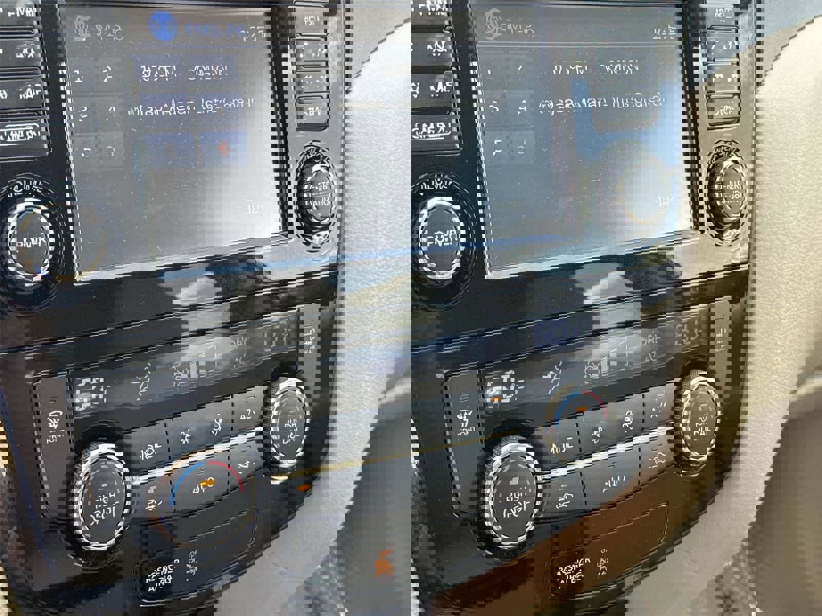 Used 2014 Nissan Rogue SV w/ SV Premium Package FWD image 31