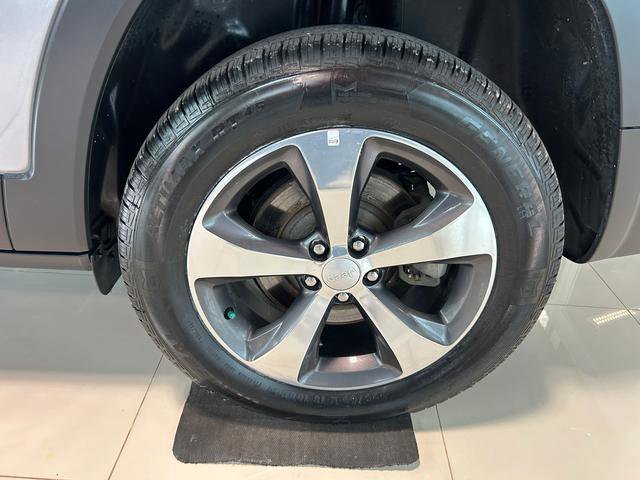 Used 2020 Jeep Cherokee Limited AWD/4WD image 13