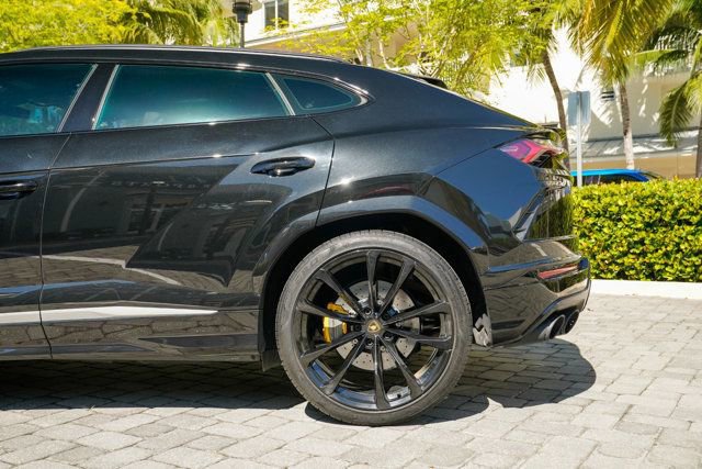 Used 2022 Lamborghini Urus image 16