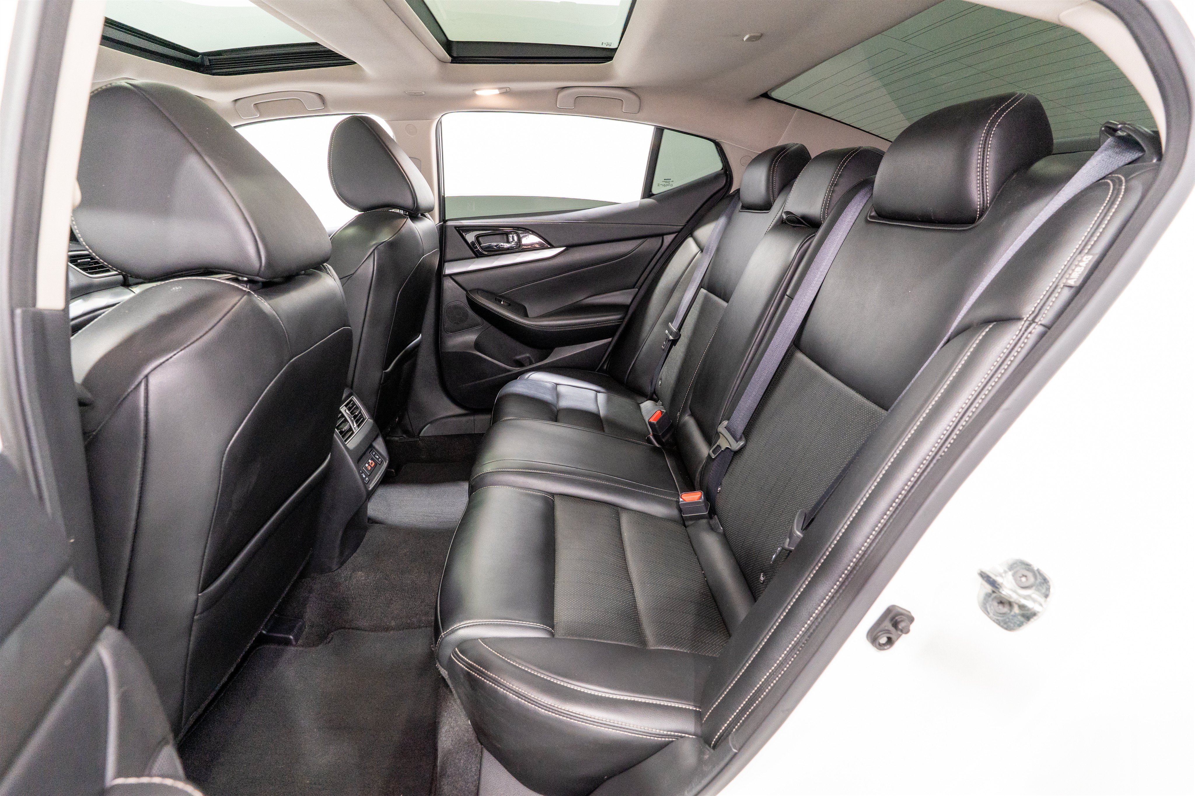 Used 2023 Nissan Maxima SL FWD image 29