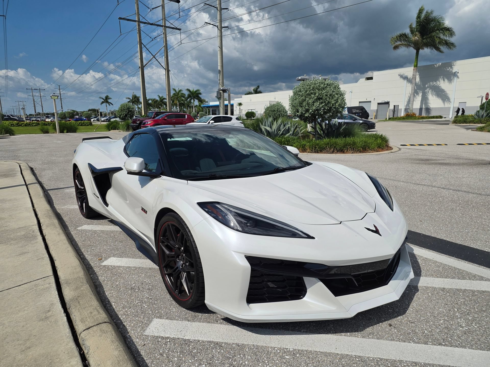 Used 2023 Chevrolet Corvette Z06 RWD image 3
