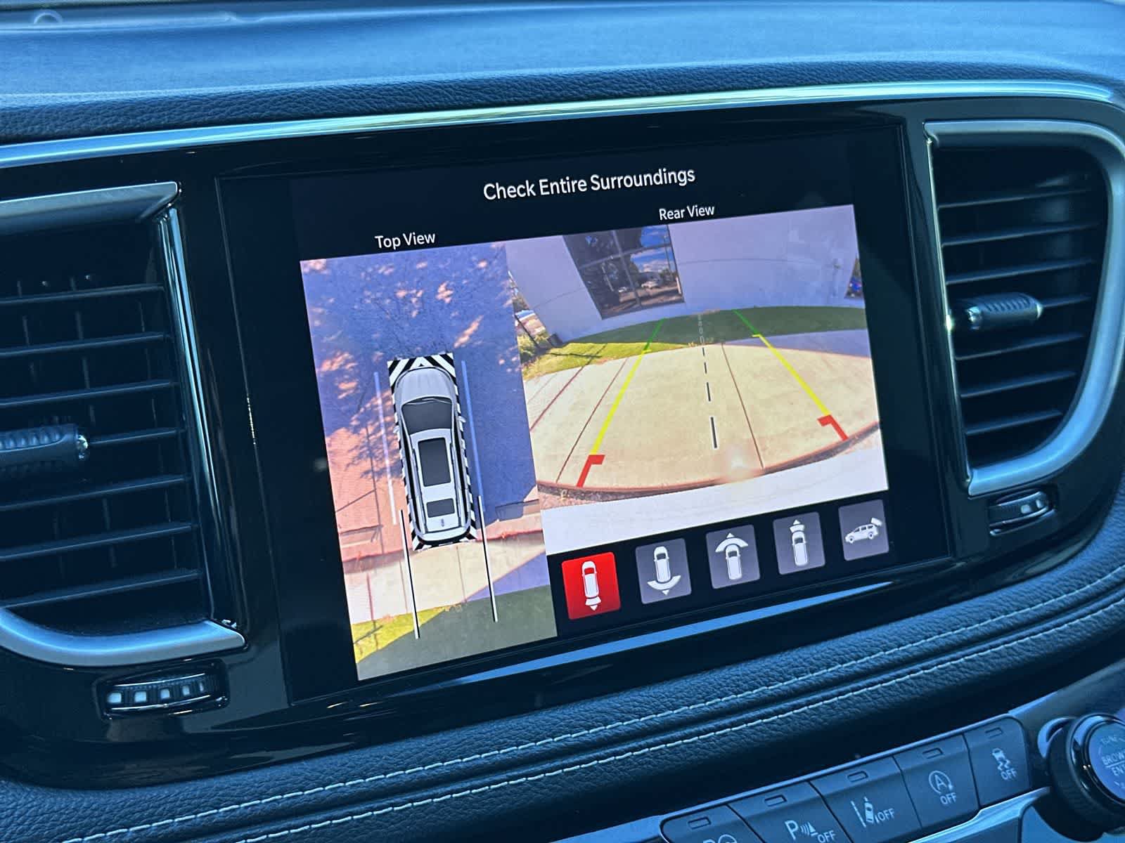 Used 2022 Chrysler Pacifica Limited w/ Uconnect Theater Family Group AWD/4WD image 25