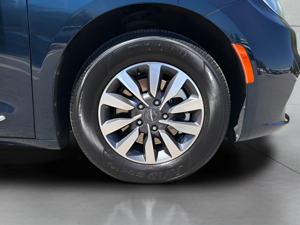 Used 2023 Chrysler Pacifica Limited FWD image 19