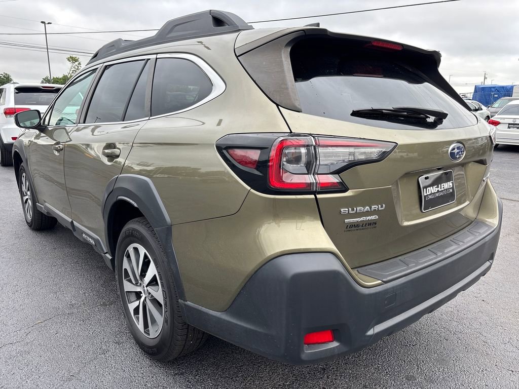 Used 2023 Subaru Outback Premium image 4