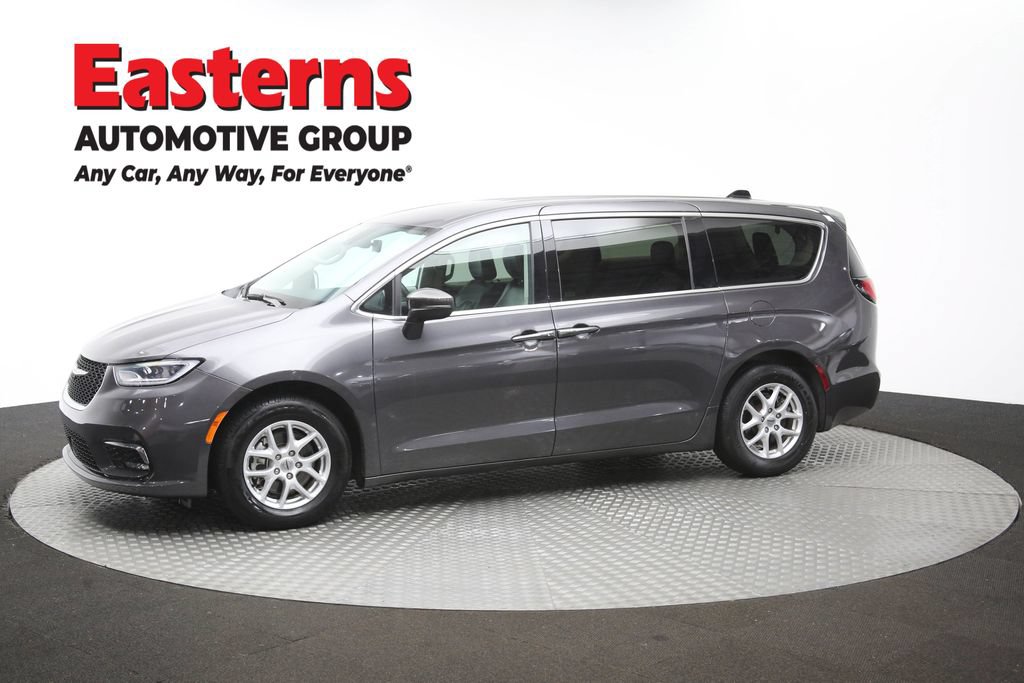 Used 2023 Chrysler Pacifica Touring-L FWD image 59