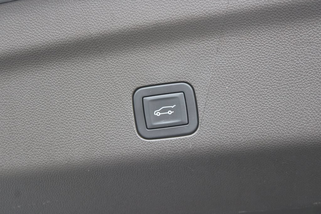 Used 2025 Chevrolet Tahoe Z71 w/ Comfort Package AWD/4WD image 17
