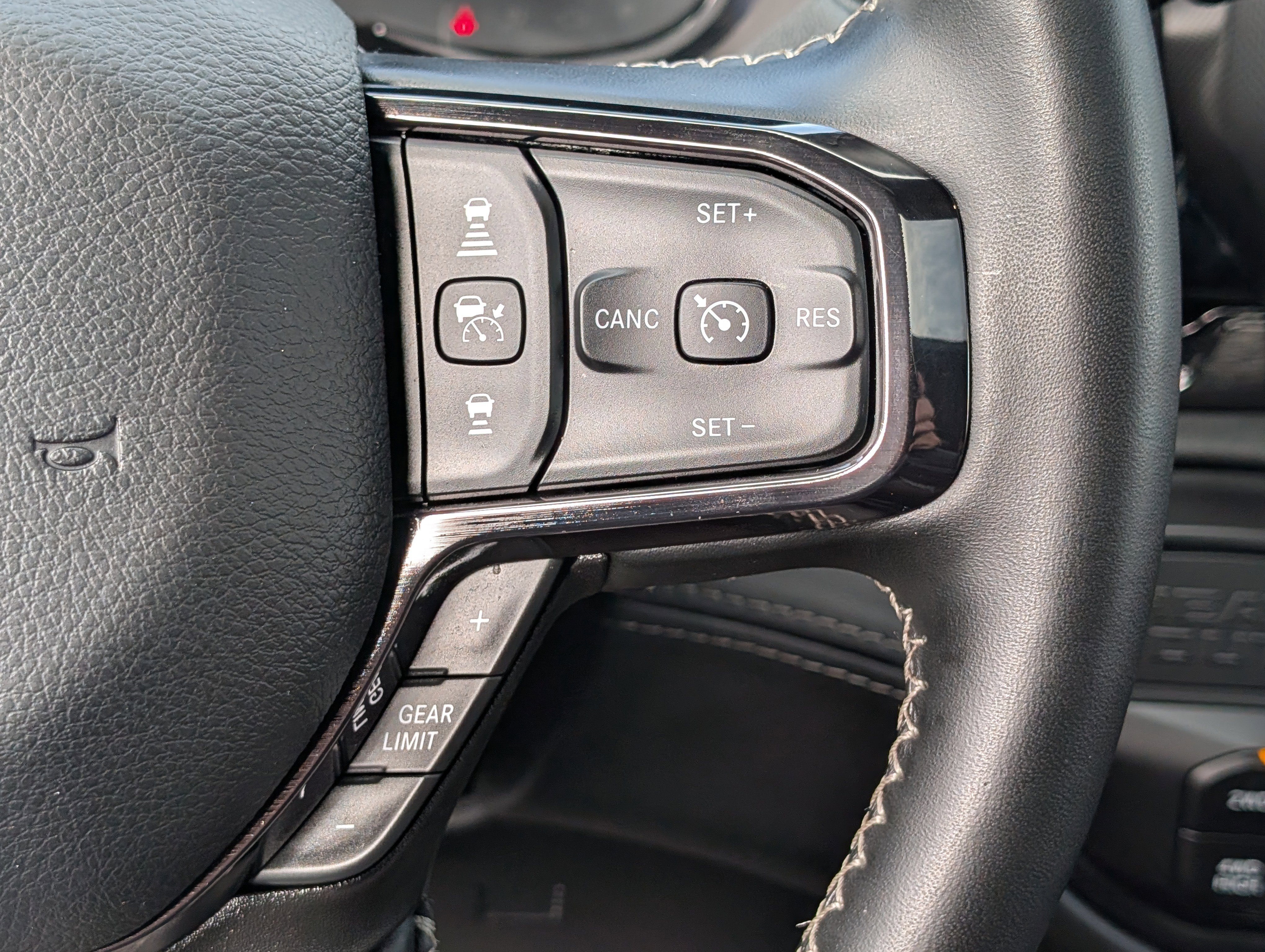 Used 2025 RAM 3500 Limited image 27