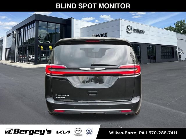 Used 2024 Chrysler Pacifica Touring-L FWD image 11