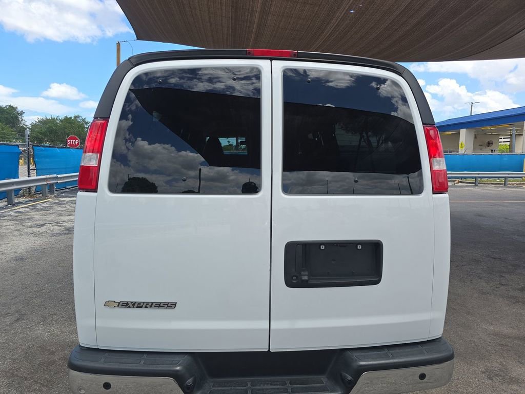 Used 2023 Chevrolet Express 3500 LT w/ LT Preferred Equipment Group RWD image 4