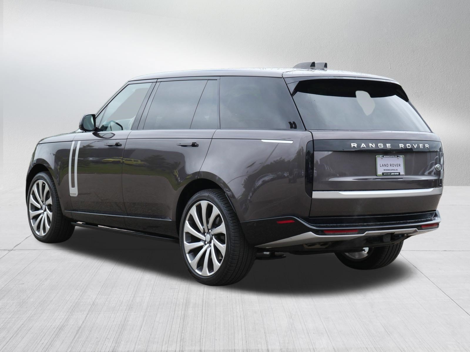 Used 2023 Land Rover Range Rover Long Wheelbase Autobiography AWD/4WD image 3