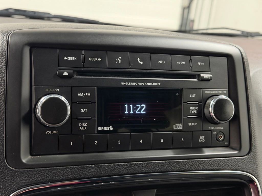 Used 2016 Dodge Grand Caravan SE image 27