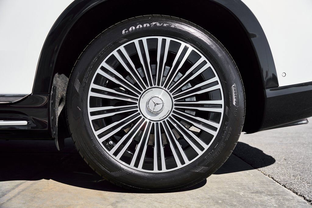 Used 2025 Mercedes-Benz Maybach EQS 680 4MATIC image 25