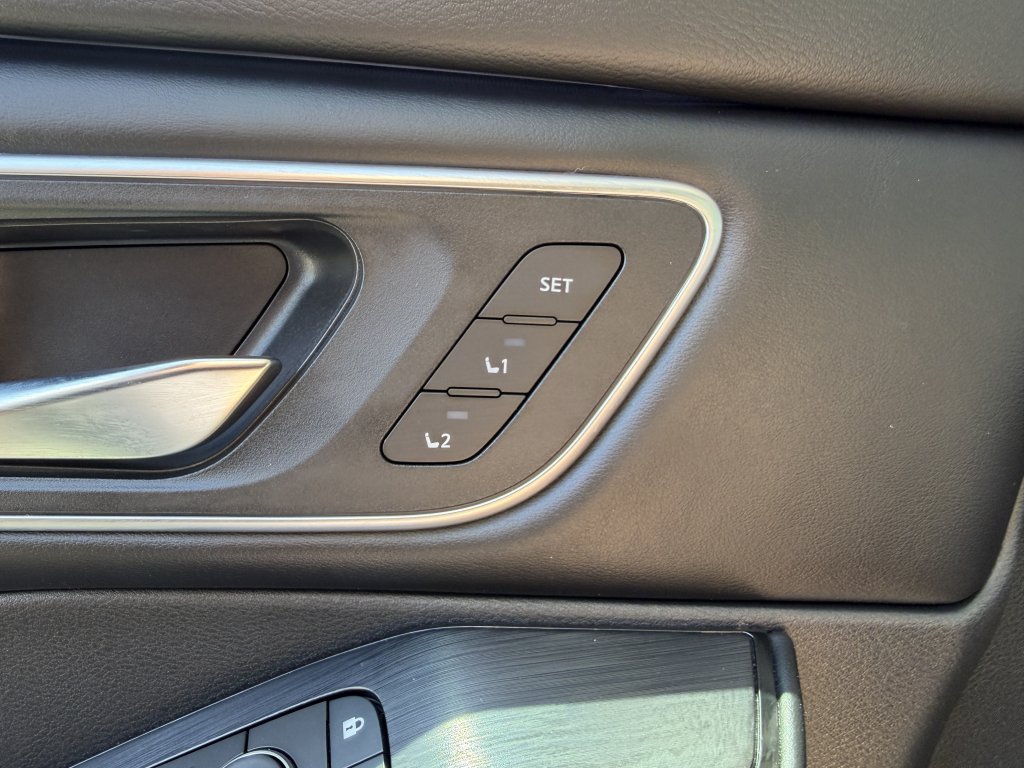 Used 2025 Nissan Rogue Platinum FWD image 29