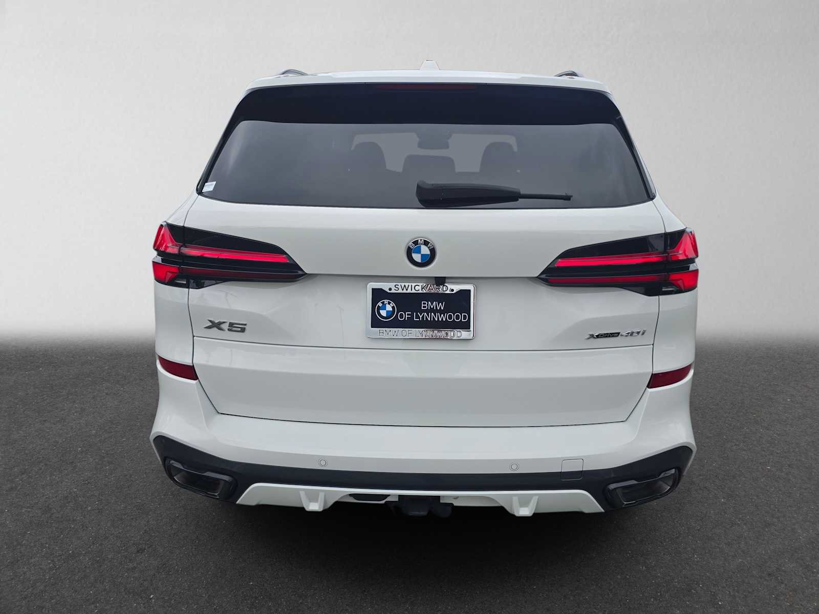 Used 2024 BMW X5 xDrive40i w/ M Sport Package AWD/4WD image 4