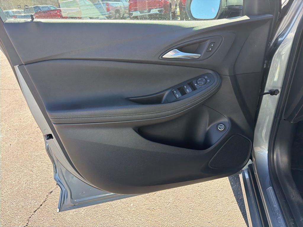 Used 2023 Buick Encore GX Select w/ Sport Touring Package image 5