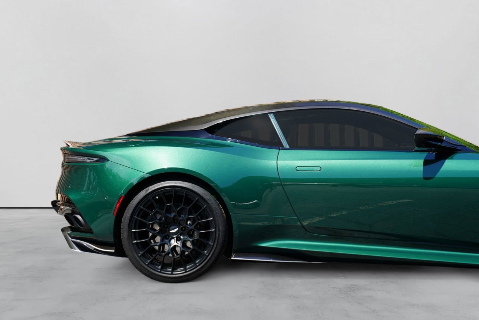 Used 2023 Aston Martin DBS Coupe RWD image 11